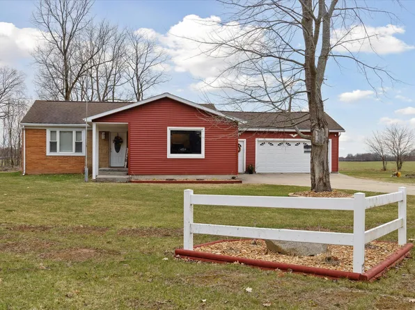 201 Center St, Edmore, MI 48829