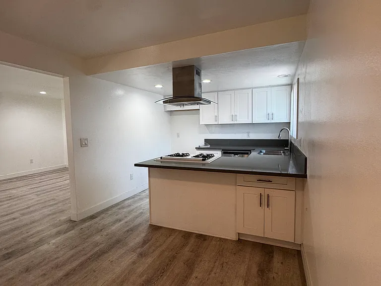2601 W Orion Ave — Photo 5