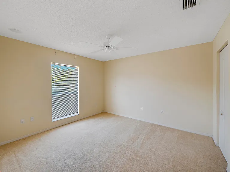 241 SW Lake Forest Way — Photo 9
