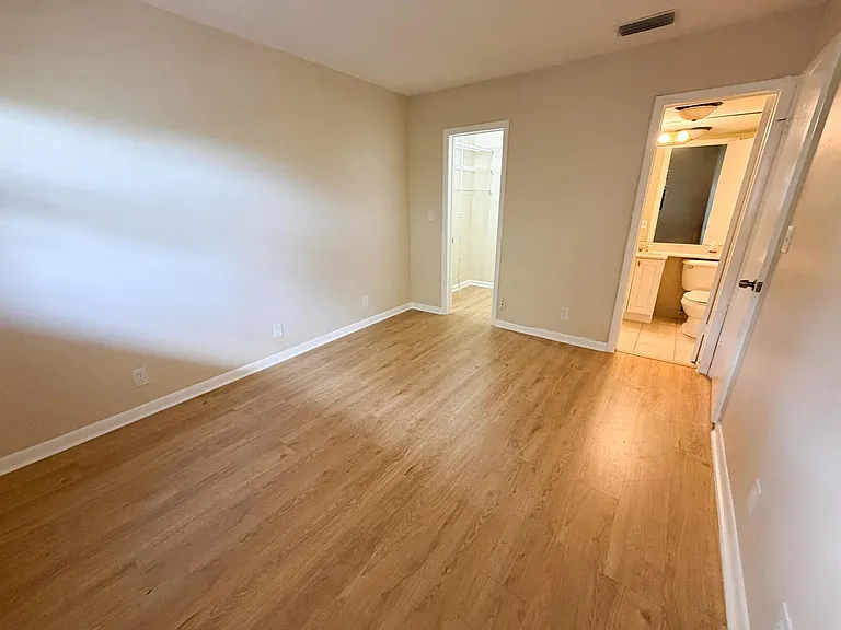 917 NE 16th Ave #16 — Photo 16