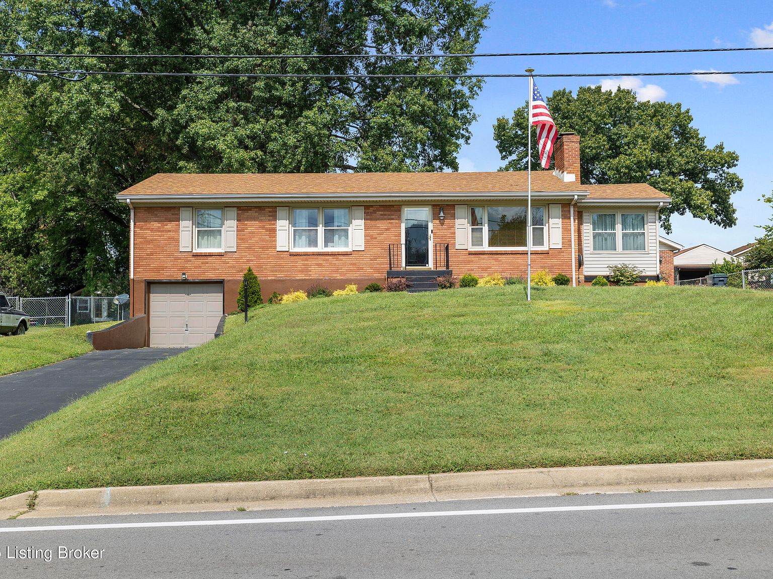 5411 Robbs Ln, Louisville, KY 40219 | Zillow