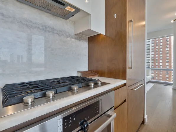 75 Park Lane image 9 of 23