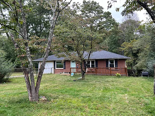 2932 Pineview St Photo 1