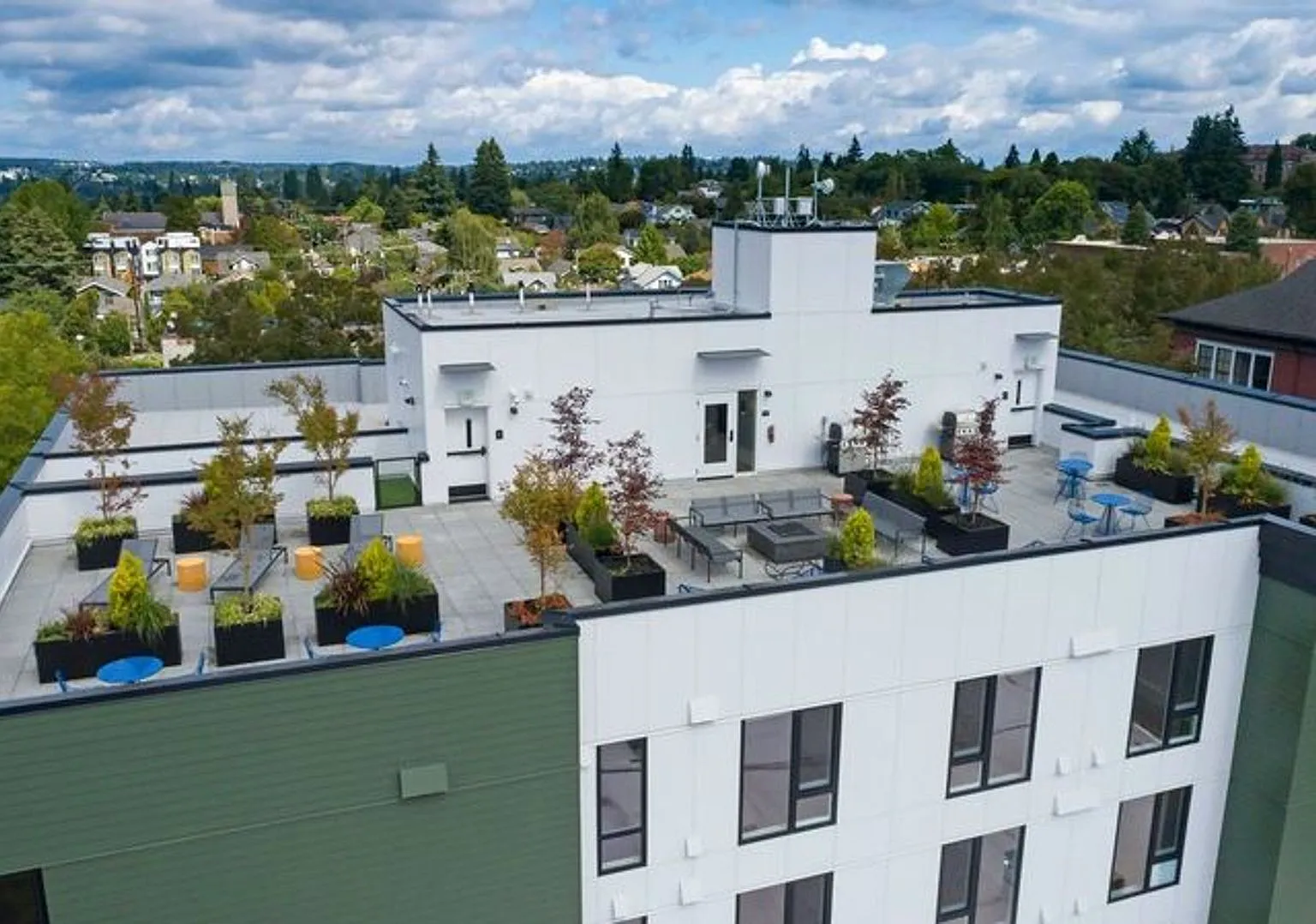 CHRONICLE: Stylish Wallingford Studios with Full Appliance Package & Premium Amenities — Photo 2