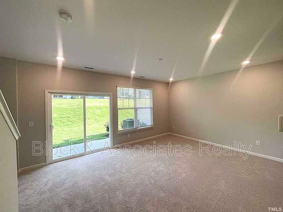 4th image of 1016 Manorhaven Dr