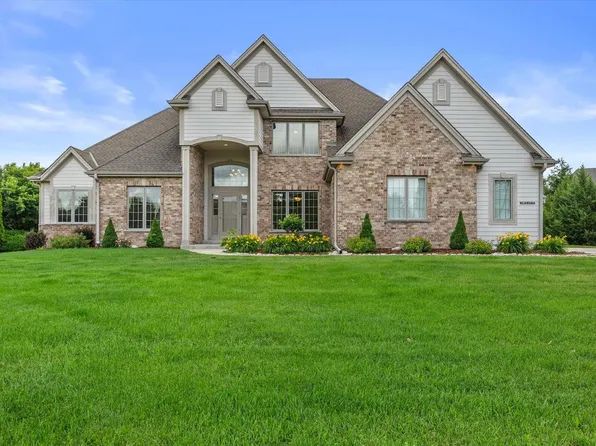 W218N5466 Taylors Woods DRIVE, Menomonee Falls, WI 53051