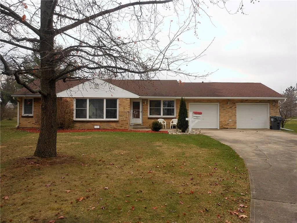 35 Crescent Ct photo 1