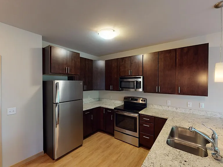902 Drake St — Photo 23