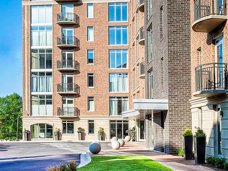 Rivers Edge Apartments — Photo 25