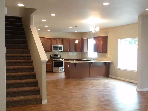 5th image of 3636 Wesley Dr NW