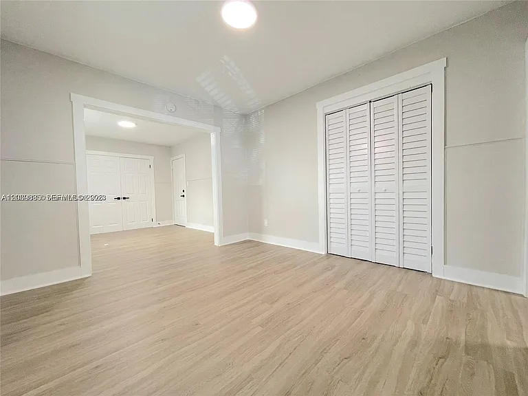 1836 Dewey St #2 — Photo 6