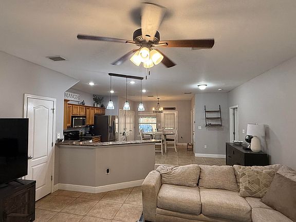 2nd image of 827 Fairview Dr #1