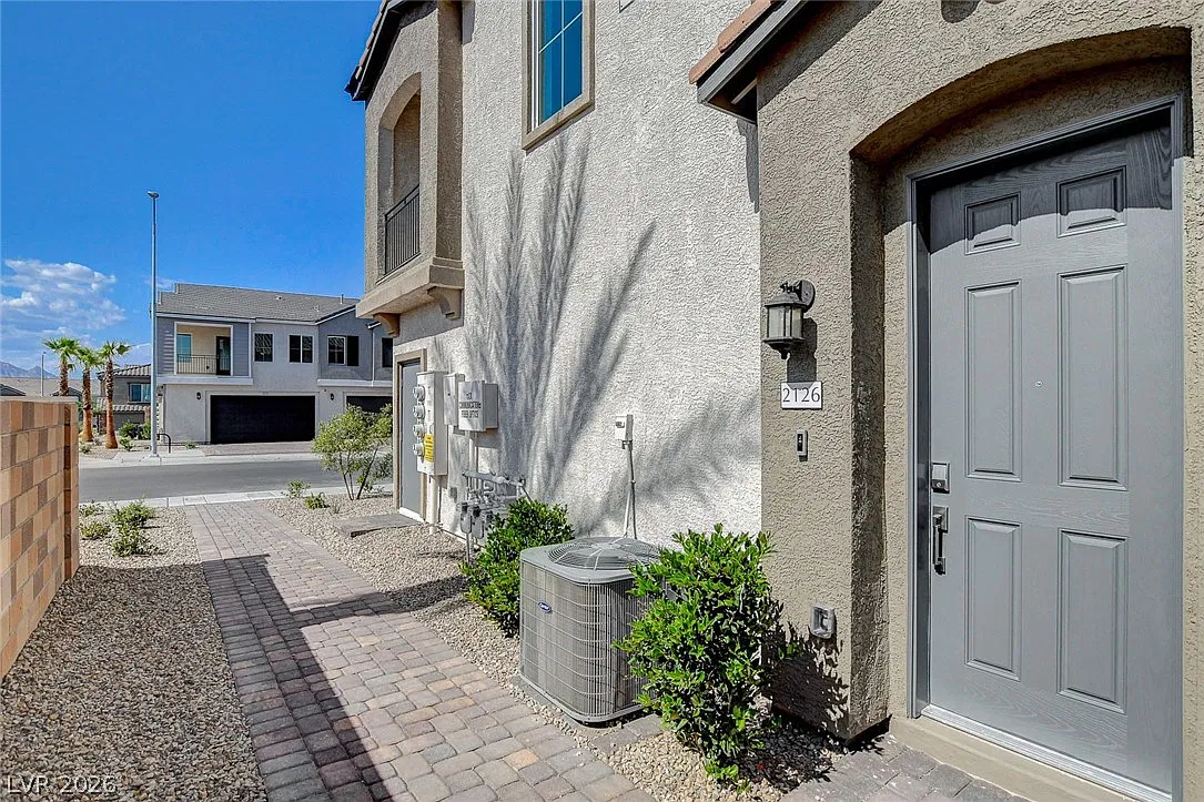2 bed, 2.5 bath, 1436 sqft, $2,115 — Photo 3