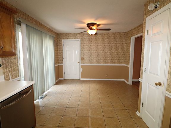 4th image of 523 D Ann Dr