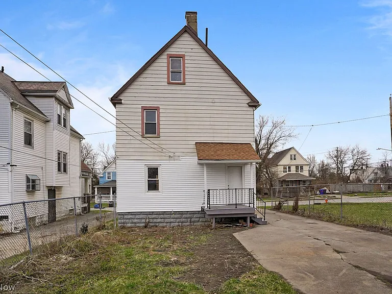 8210 Dorver Ave — Photo 22