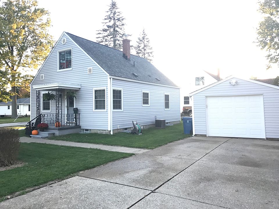1st image of 593 E Lake Ave