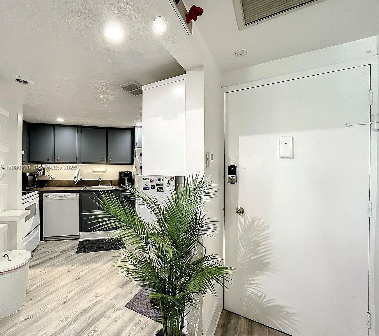 999 Brickell Bay Dr — Photo 2