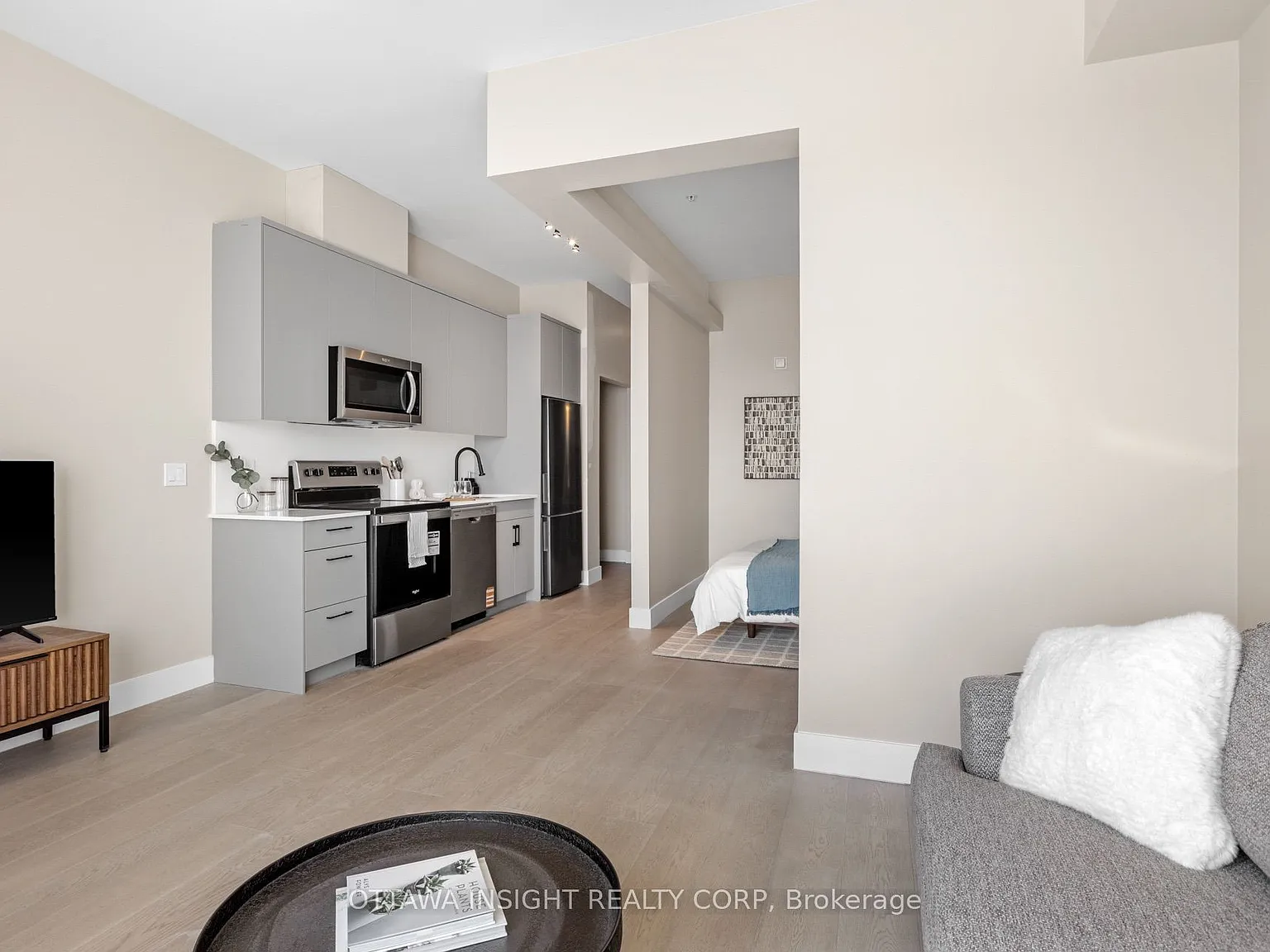 1 bed, $2,135 — Photo 3