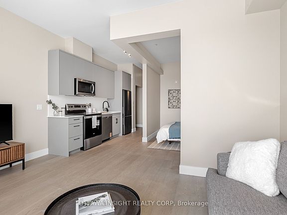 3rd image of 180 Kanata Ave #1C