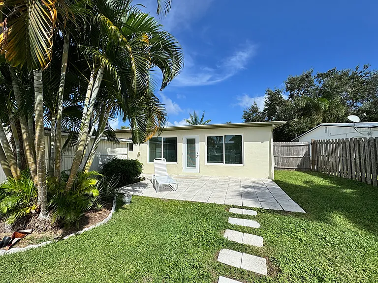 2436 SW Hideaway Ln — Photo 8
