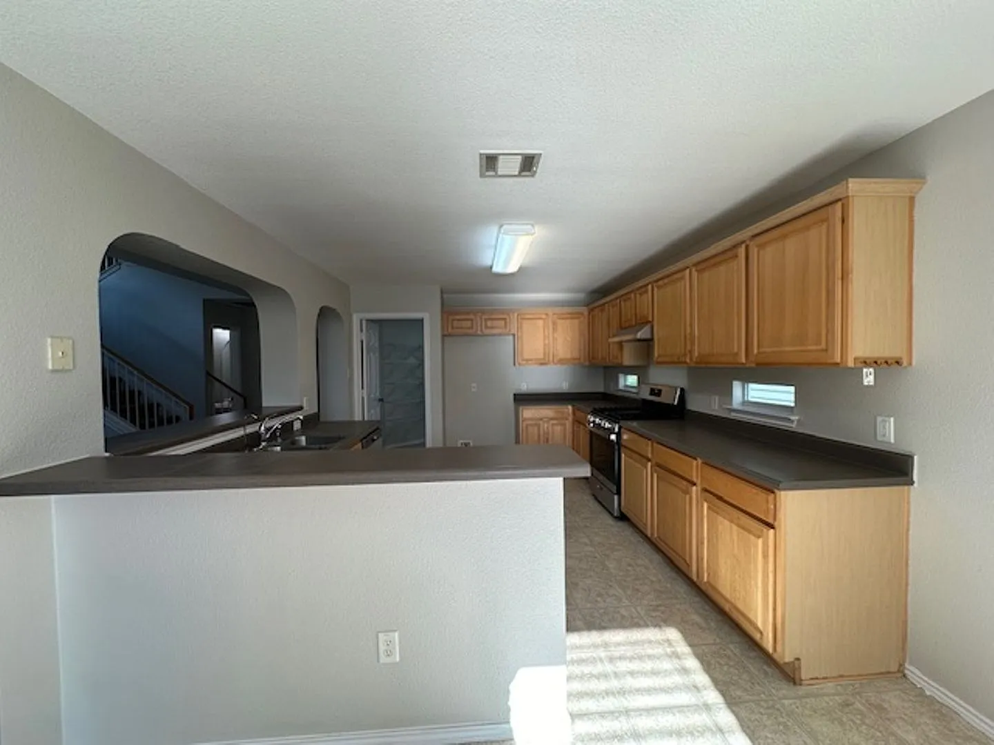 Great 4 Bedroom Home In Plum Creek — Photo 4