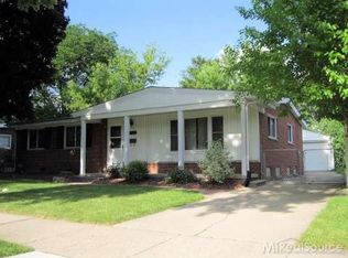 202 Lyons St, Troy, MI 48083