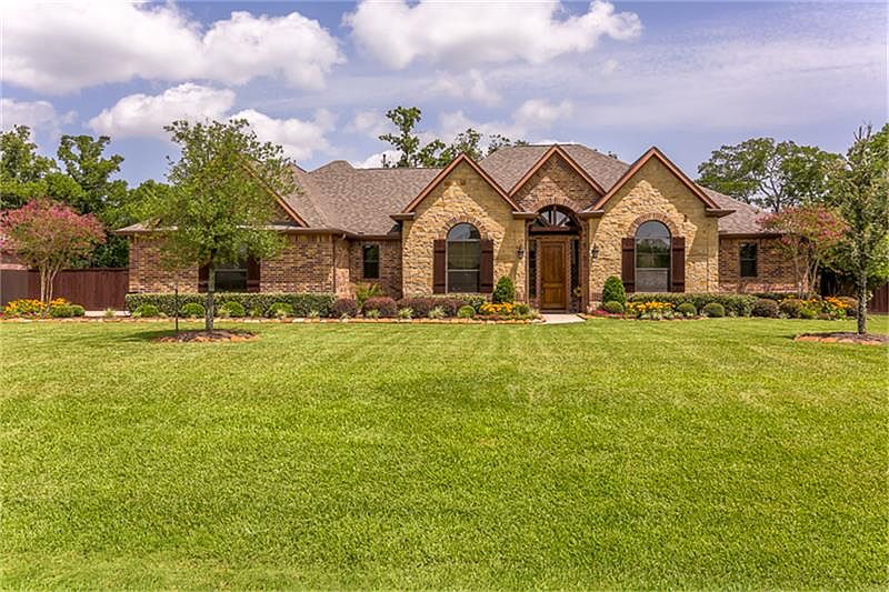 1st image of 40807 Manor Dr