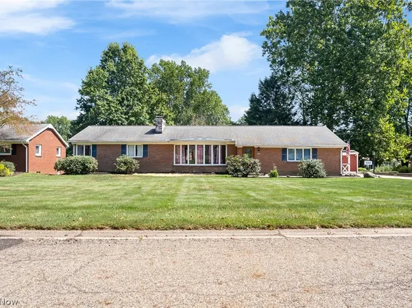 204 Sutton Ave NE, North Canton, OH 44720