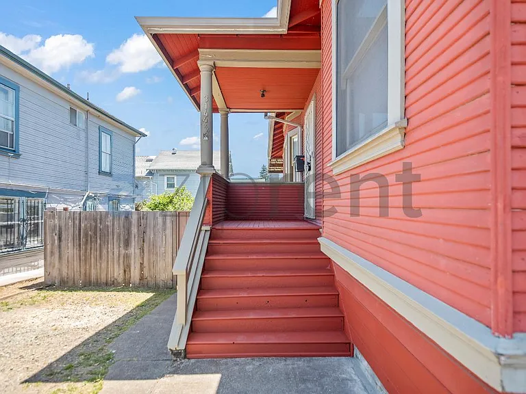 3144 Pleitner Ave — Photo 2