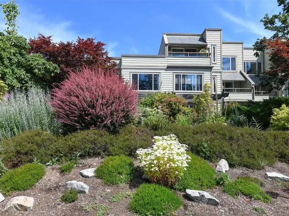 2250 Manor Pl #205, Comox, BC V9M 1C5