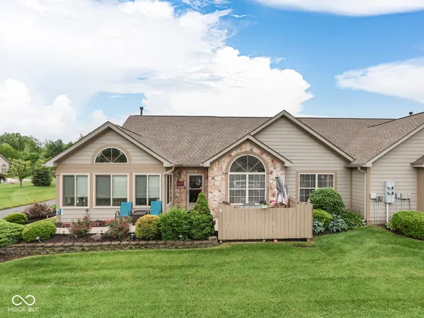 1037 Laurelwood Ln, Greenwood, IN 46142