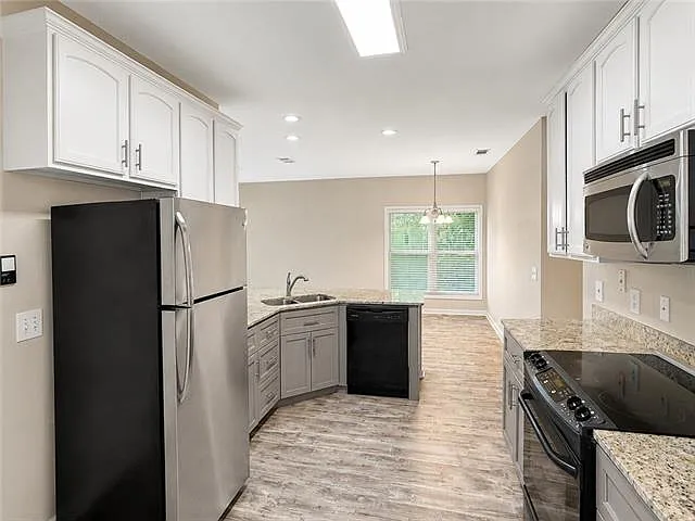 443 Juliette Ln — Photo 6