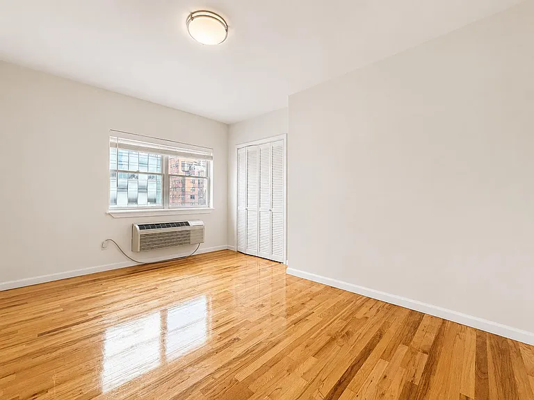 401 E 68th St #Penthouse 2 — Photo 8