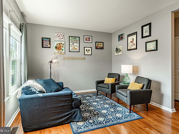 5th image of 731 Franklin St