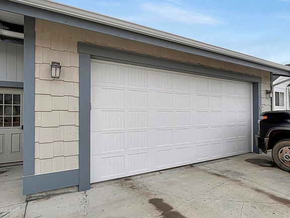 4th image of 2319 27th Ave W