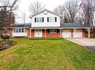 1526 Robertson Dr, Pittsburgh, PA 15237