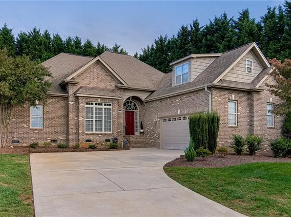 5099 Oak Garden Dr, Kernersville, NC 27284