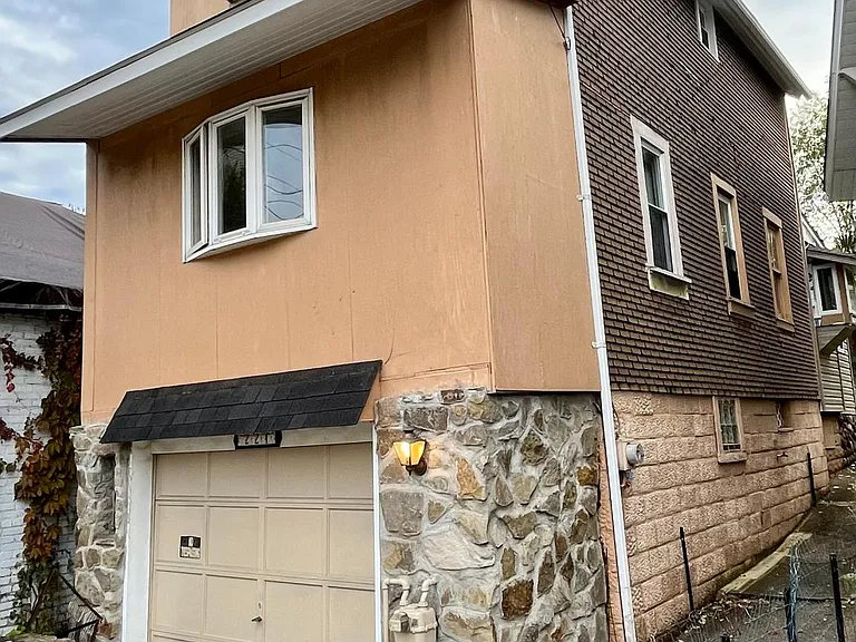 221 Luella Ave — Photo 1