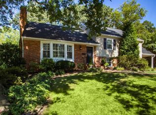 1004 Waynewood Blvd, Alexandria, VA 22308