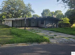 300 E Truman Ave, Clinton, MO 64735