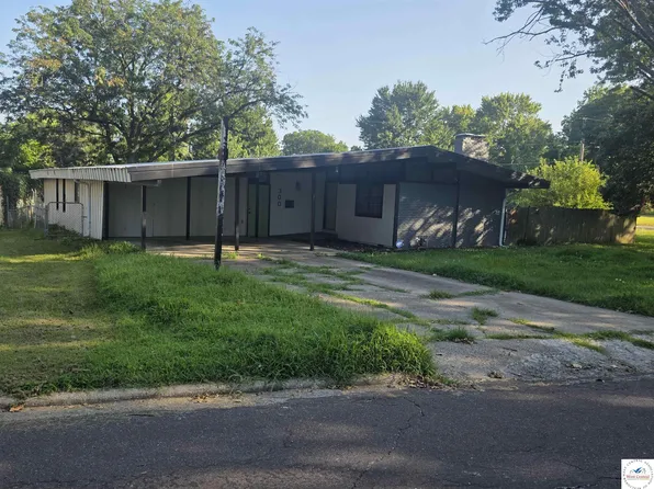 300 E Truman Ave, Clinton, MO 64735