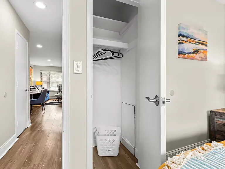 Royal Oak Place Apartments — Photo 17