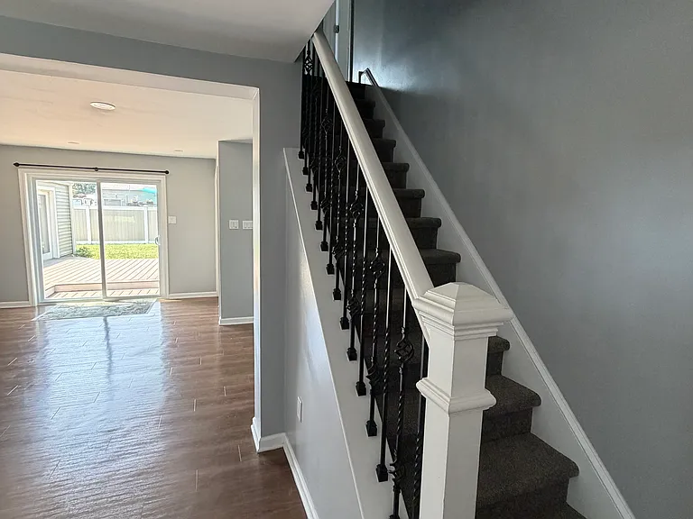 406 Elm St — Photo 9