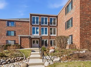520 Biesterfield Rd APT 122B, Elk Grove Village, IL 60007