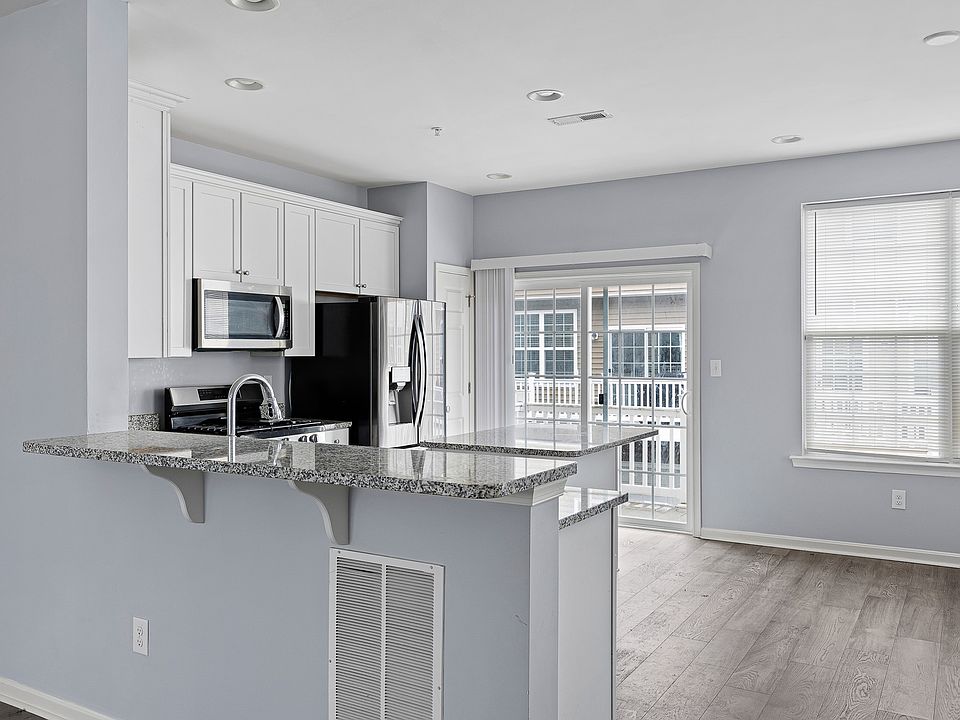 1st image of 624 McComb Pl