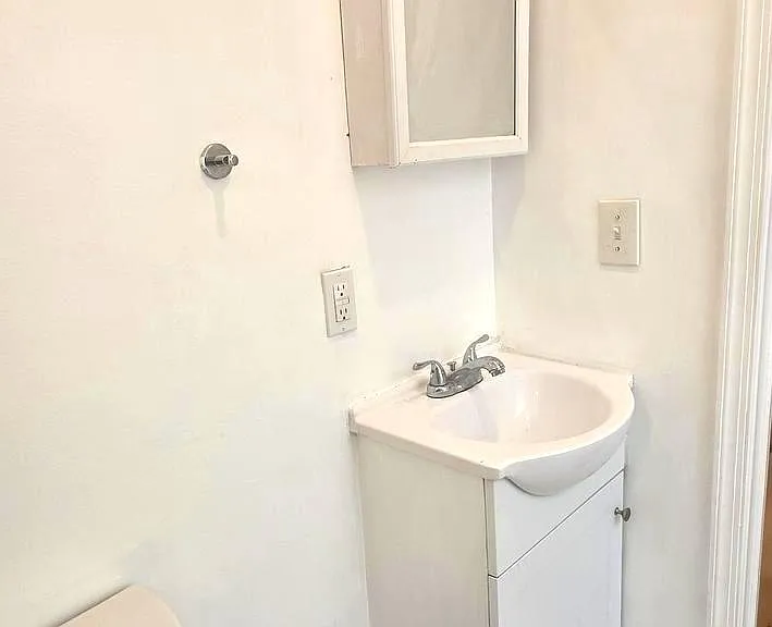 6233 Chew Ave — Photo 9