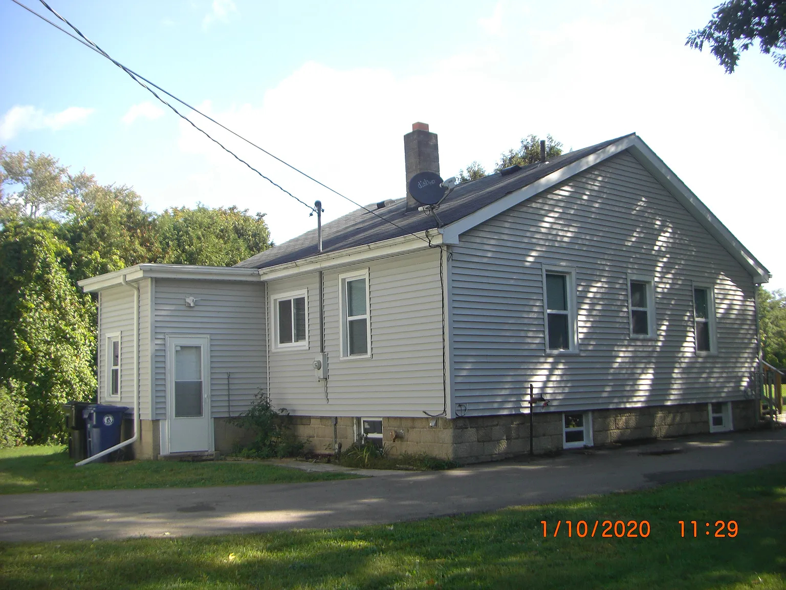 2 bed, 770 sqft, $1,345 — Photo 2