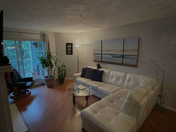 3rd image of 649 Bay St