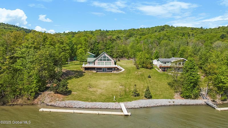 3rd image of 113 Captains Cove