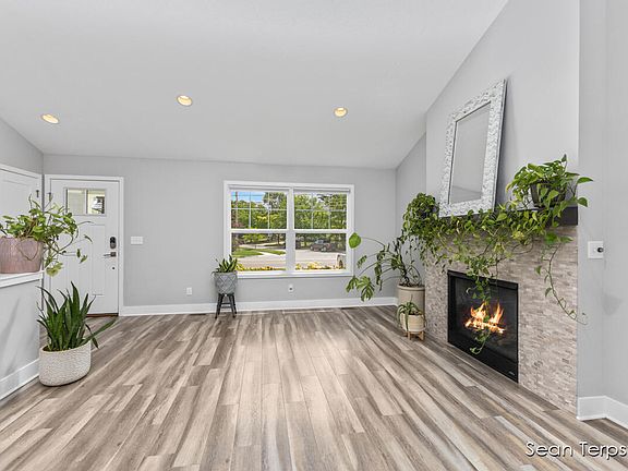 3rd image of 2649 Plainfield Ave NE